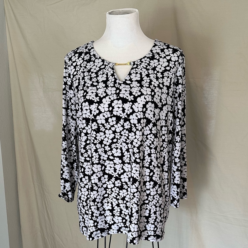 Liz Claiborne Black and White Floral Blouse large career gold decoration keyhole